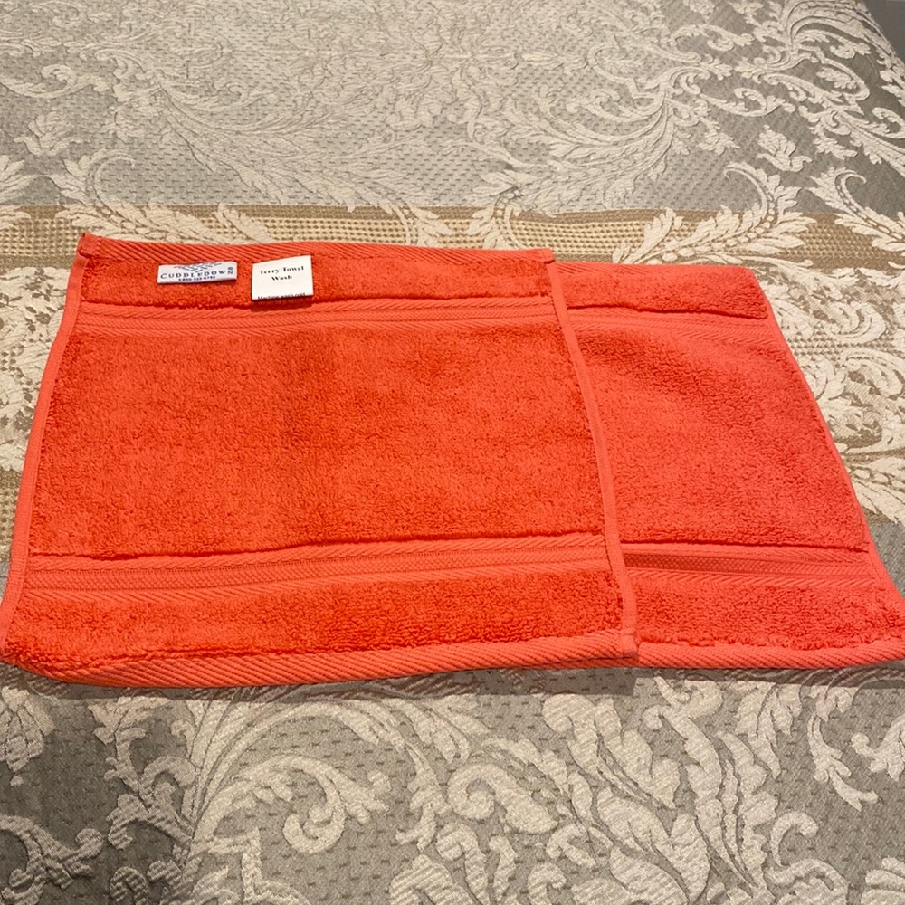 NWT Cuddledown wash cloths(2) 13x13